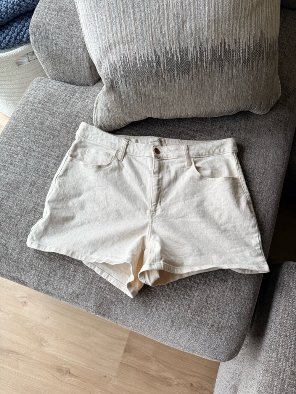 Universal Thread Cream High-Rise Midi Jean Shorts